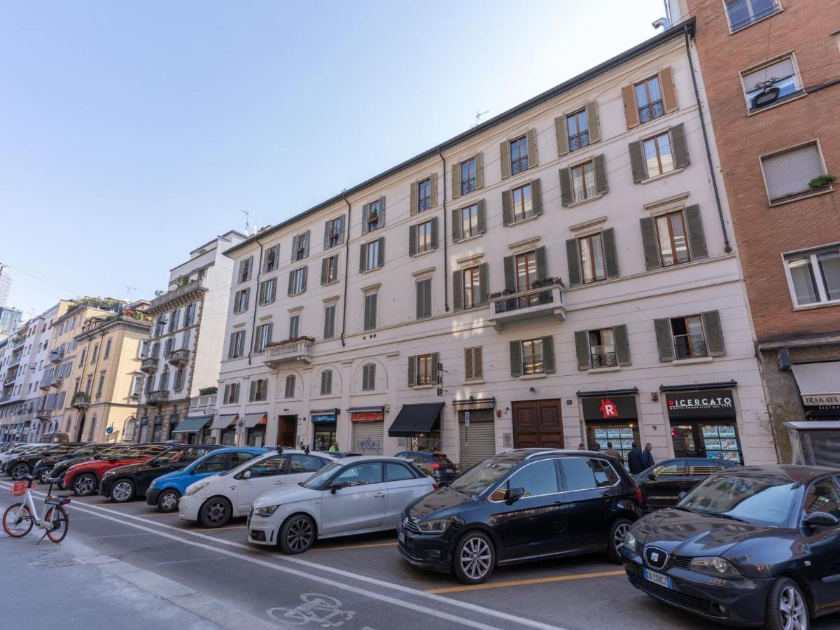 The Best Rent - Gorgeous Two-Bedroom Apartment In Porta Nuova District Милано Екстериор снимка