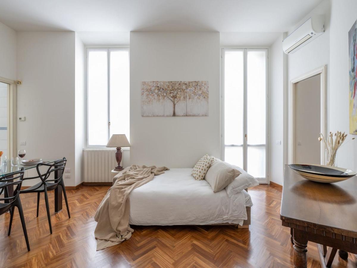 The Best Rent - Gorgeous Two-Bedroom Apartment In Porta Nuova District Милано Екстериор снимка