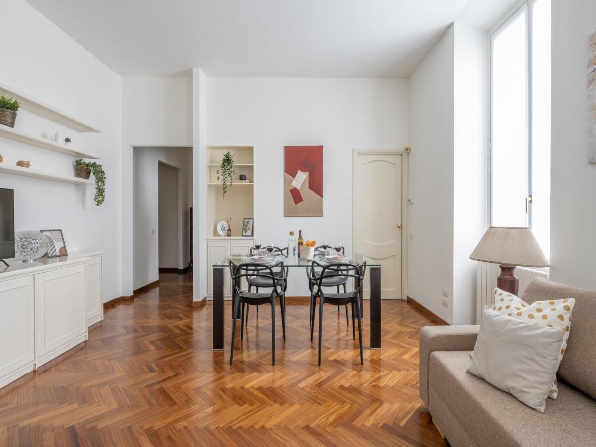 The Best Rent - Gorgeous Two-Bedroom Apartment In Porta Nuova District Милано Екстериор снимка