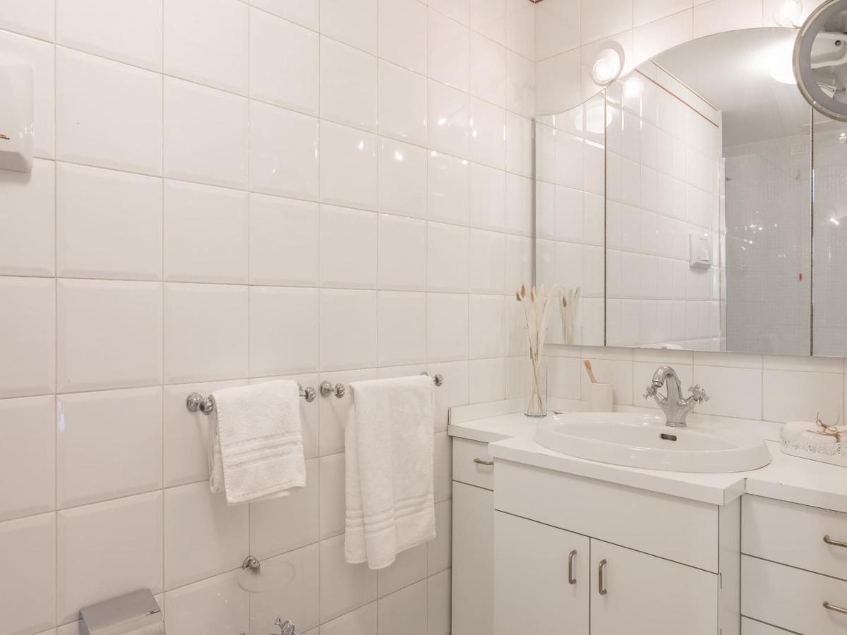 The Best Rent - Gorgeous Two-Bedroom Apartment In Porta Nuova District Милано Екстериор снимка
