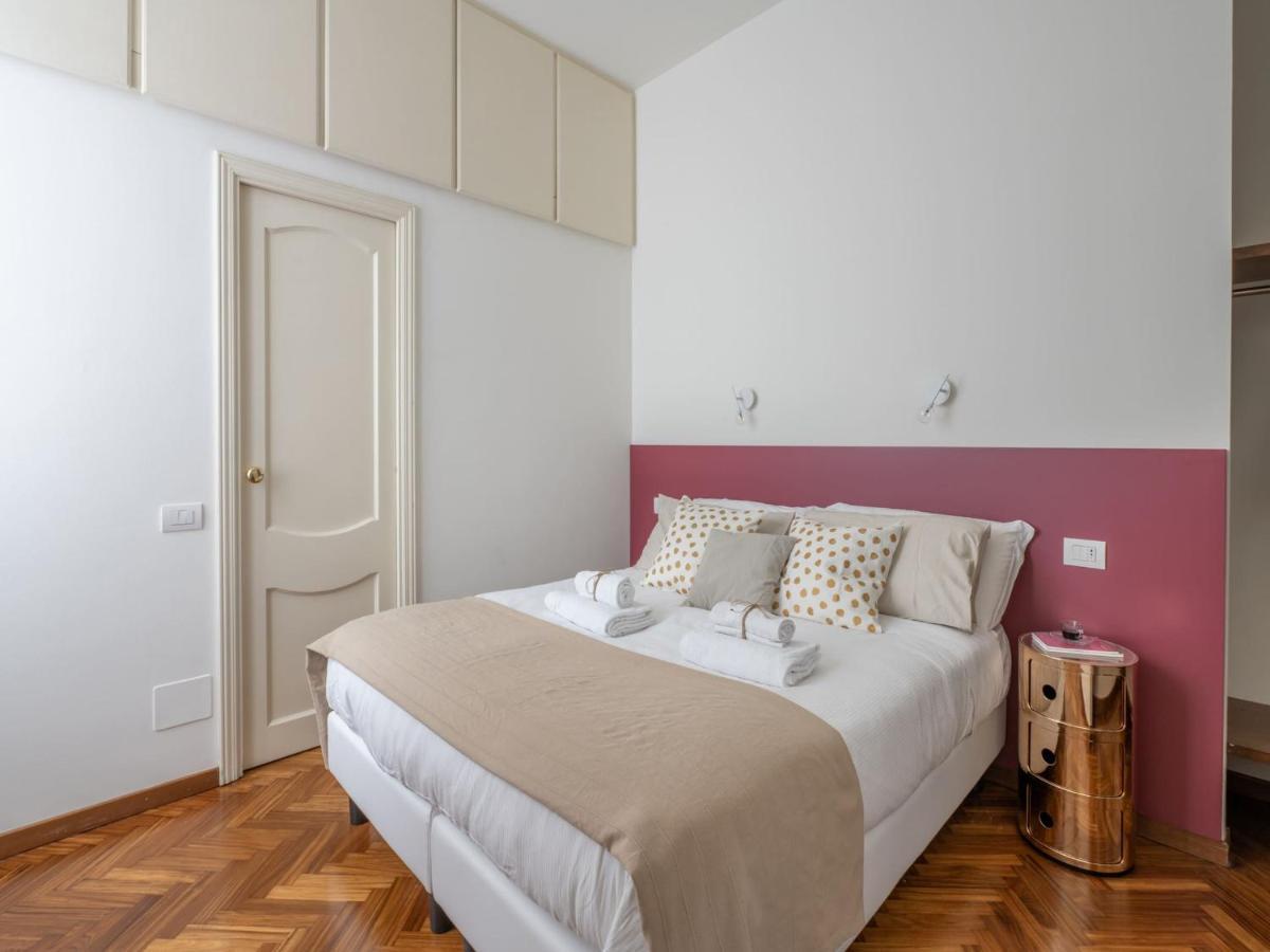 The Best Rent - Gorgeous Two-Bedroom Apartment In Porta Nuova District Милано Екстериор снимка
