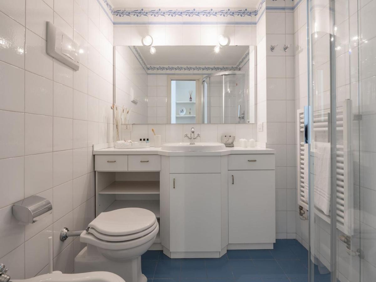 The Best Rent - Gorgeous Two-Bedroom Apartment In Porta Nuova District Милано Екстериор снимка