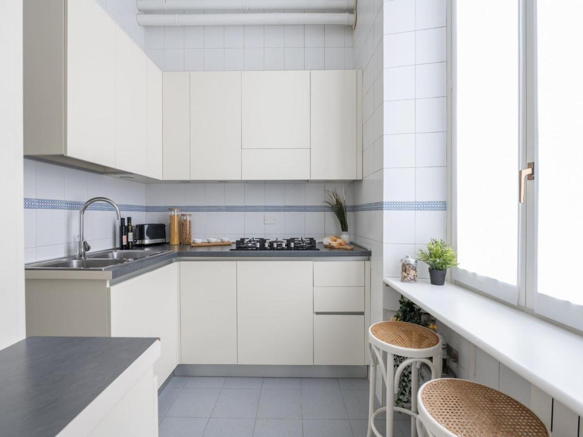 The Best Rent - Gorgeous Two-Bedroom Apartment In Porta Nuova District Милано Екстериор снимка
